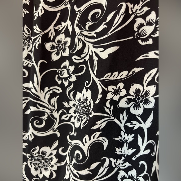 LOFT ruffle printed tank size small - Picture 4 of 4